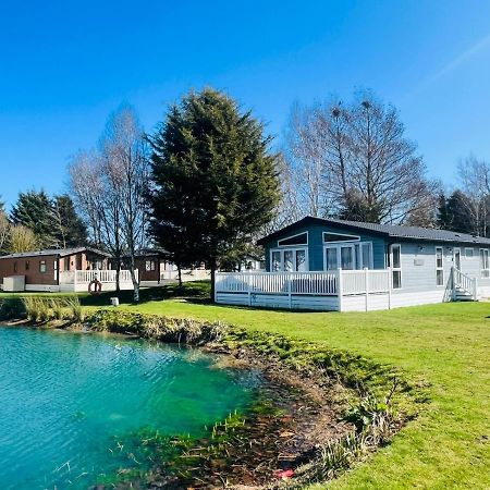 Sutton Lodge With Hot Tub Йорк Экстерьер фото