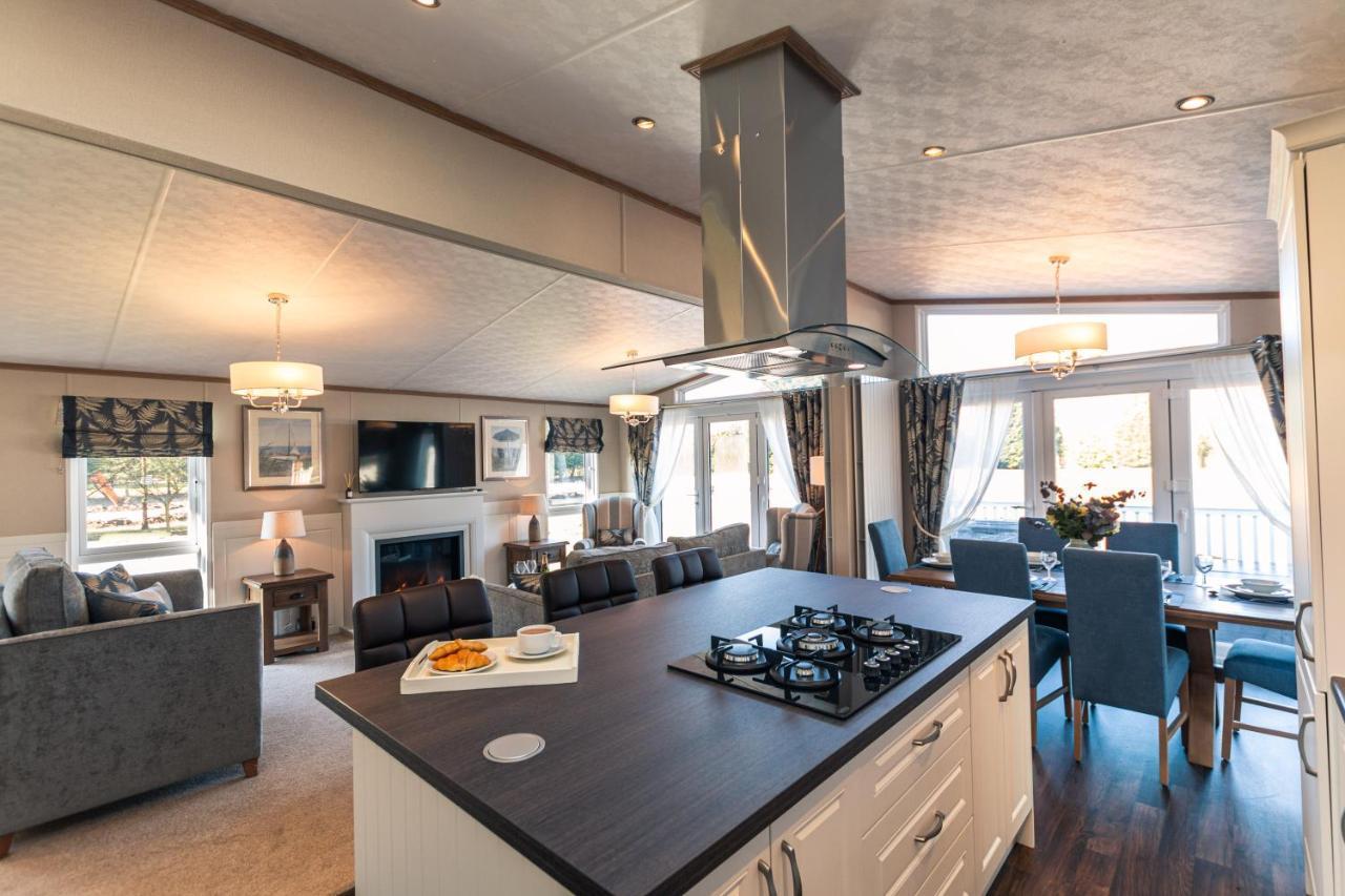 Sutton Lodge With Hot Tub Йорк Экстерьер фото