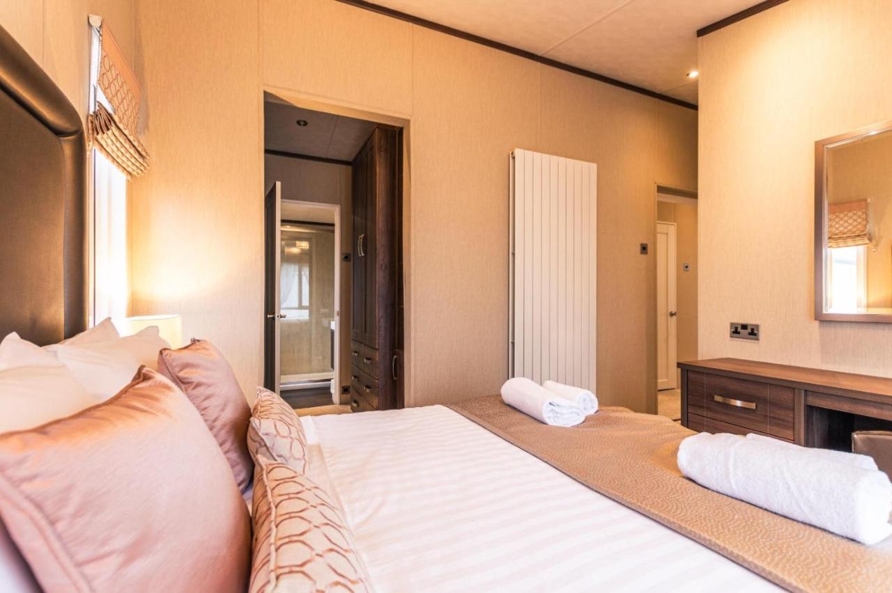 Sutton Lodge With Hot Tub Йорк Экстерьер фото