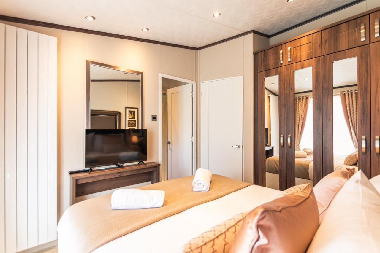 Sutton Lodge With Hot Tub Йорк Экстерьер фото