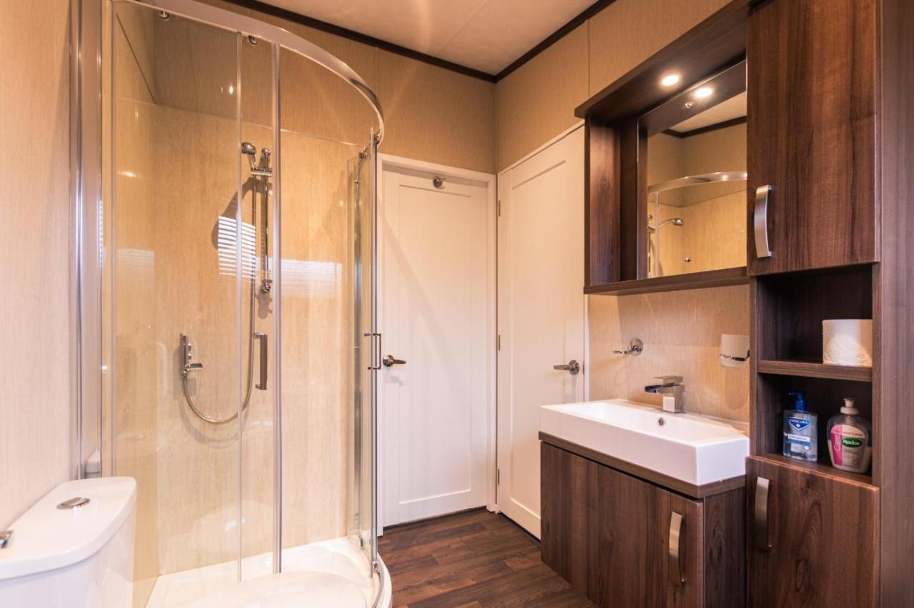 Sutton Lodge With Hot Tub Йорк Экстерьер фото