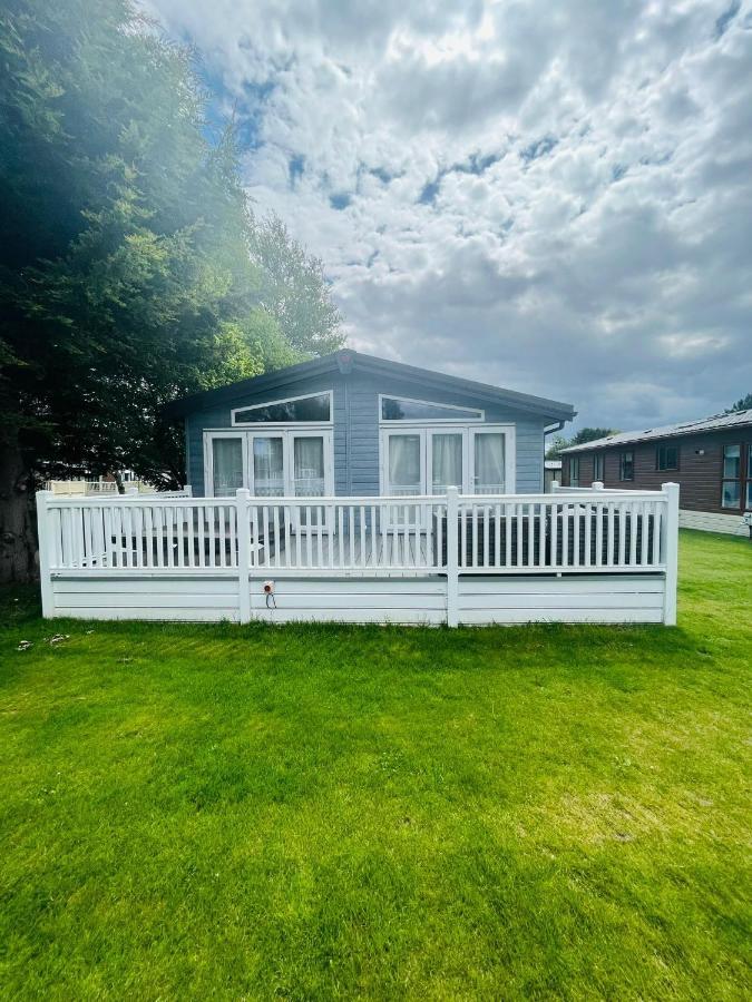 Sutton Lodge With Hot Tub Йорк Экстерьер фото