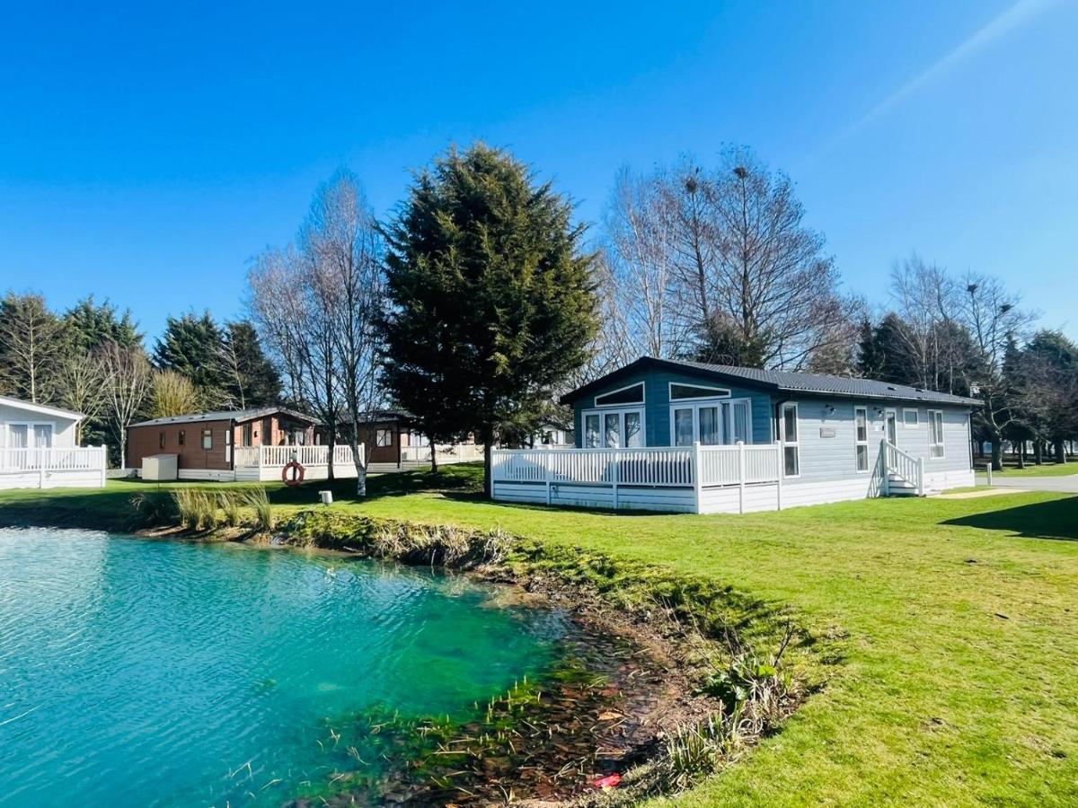 Sutton Lodge With Hot Tub Йорк Экстерьер фото