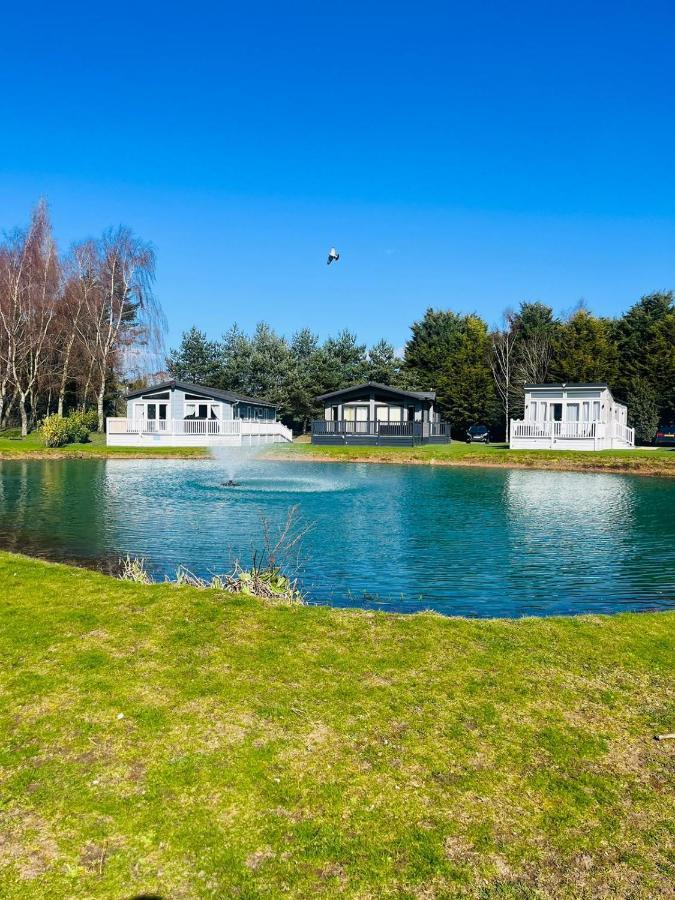 Sutton Lodge With Hot Tub Йорк Экстерьер фото